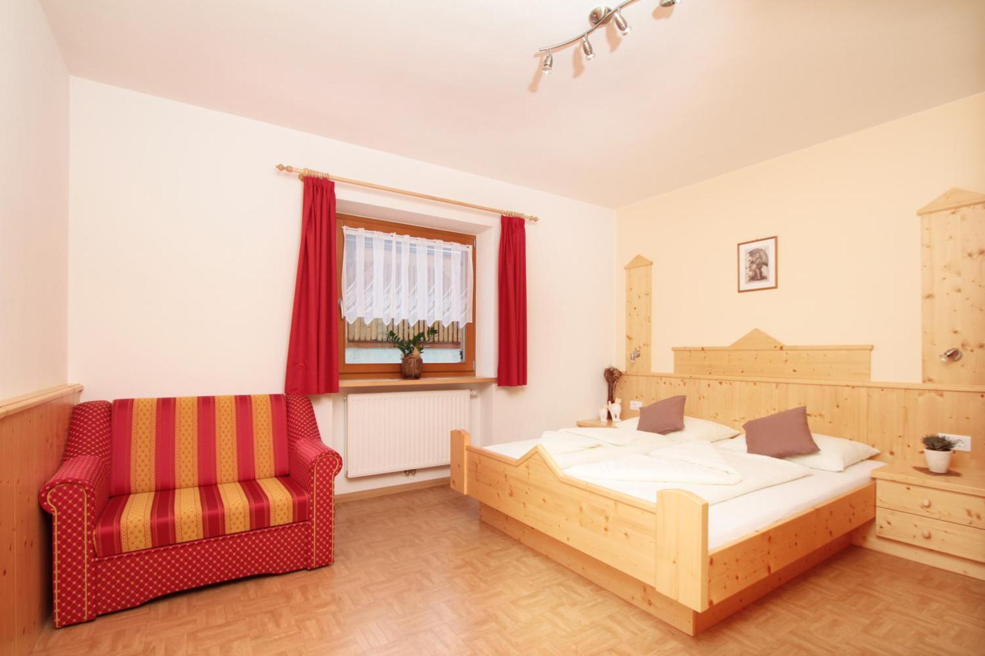 Oberhuberhof Apartment โรเดงโก ภายนอก รูปภาพ
